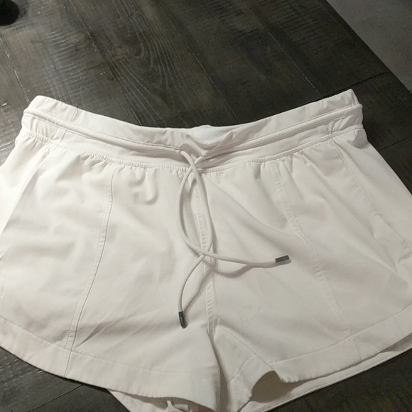 LULULEMON white shorts